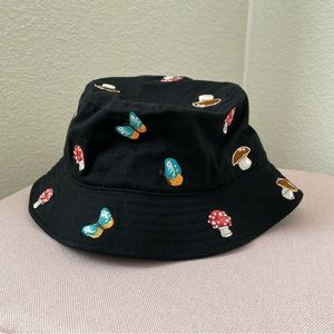 [SOLD] Butterfly Mushroom Women’s Bucket Hat, Hot Topic (NWOT)